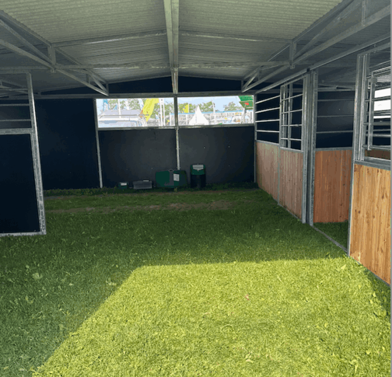 Leskur, liggehall, løsdrift til hest (Contryhus)